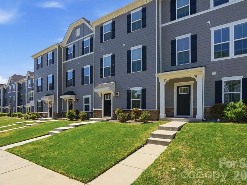 1311 Ashbury Street, Charlotte, NC 28216.  MLS# CAR4370240, YatesRealty ID 17660. Welcome Home! Townhouse in Riverbend Towns