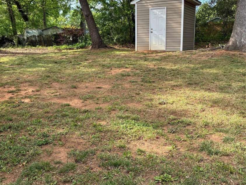 930 Wainwright Avenue, Charlotte, NC 28206.  MLS# CAR4371742, YatesRealty ID 17662. Backyard