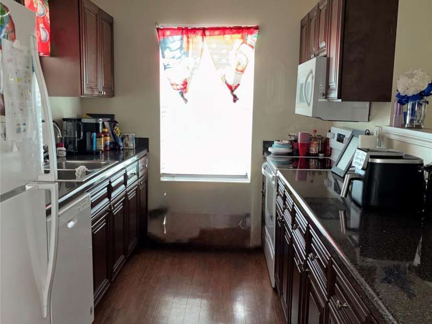 930 Wainwright Avenue, Charlotte, NC 28206.  MLS# CAR4371742, YatesRealty ID 17662. Kitchen