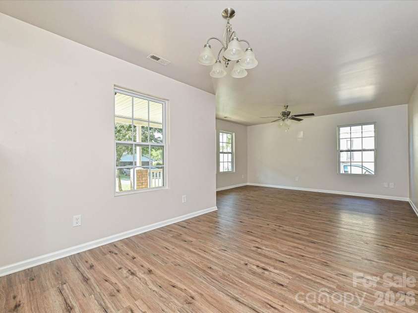 930 Wainwright Avenue, Charlotte, NC 28206.  MLS# CAR4424744, YatesRealty ID 17662. Dining Area