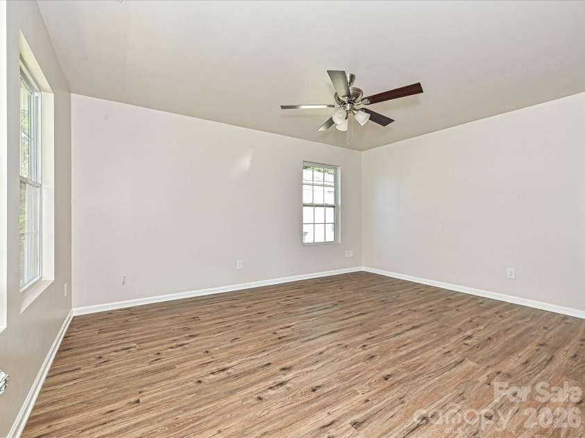 930 Wainwright Avenue, Charlotte, NC 28206.  MLS# CAR4424744, YatesRealty ID 17662. Great room