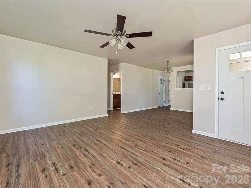 930 Wainwright Avenue, Charlotte, NC 28206.  MLS# CAR4424744, YatesRealty ID 17662. Great room