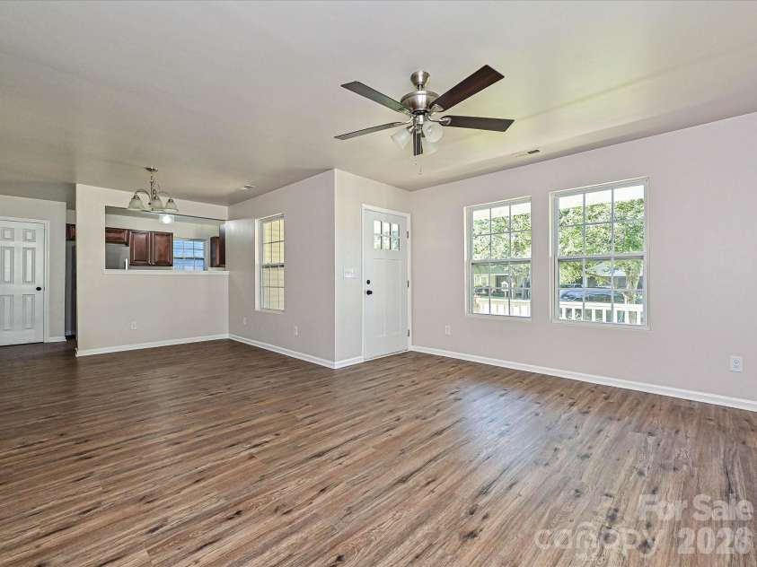 930 Wainwright Avenue, Charlotte, NC 28206.  MLS# CAR4424744, YatesRealty ID 17662. Great room