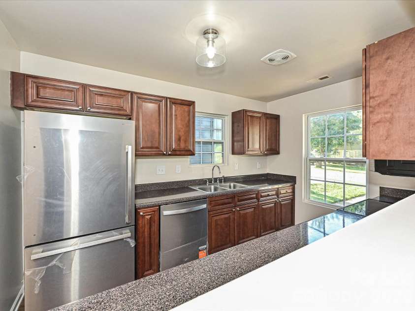 930 Wainwright Avenue, Charlotte, NC 28206.  MLS# CAR4424744, YatesRealty ID 17662. Kitchen