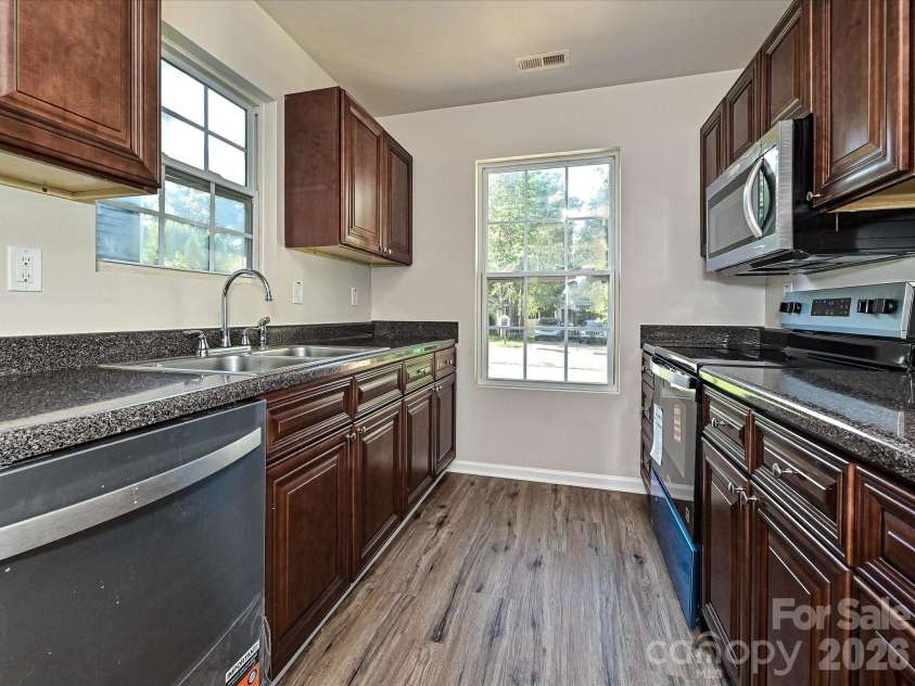 930 Wainwright Avenue, Charlotte, NC 28206.  MLS# CAR4424744, YatesRealty ID 17662. Kitchen