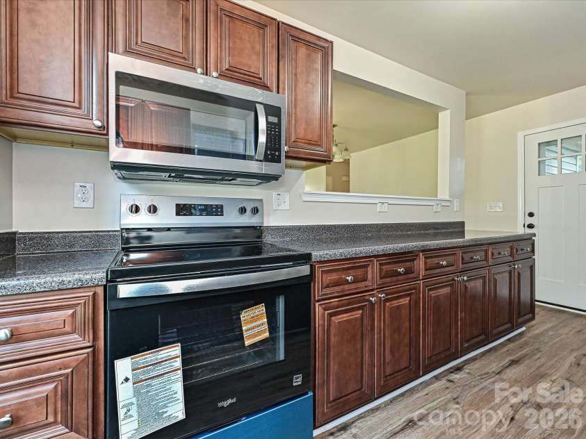 930 Wainwright Avenue, Charlotte, NC 28206.  MLS# CAR4424744, YatesRealty ID 17662. Kitchen