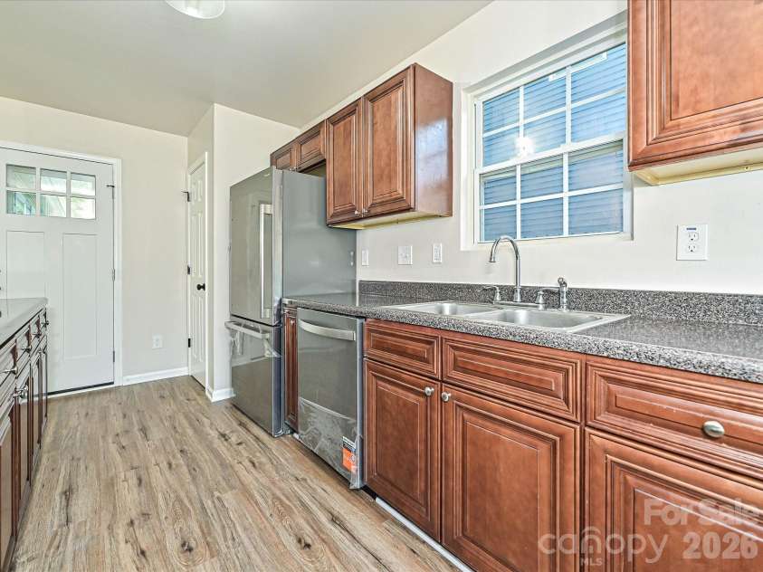 930 Wainwright Avenue, Charlotte, NC 28206.  MLS# CAR4424744, YatesRealty ID 17662. Kitchen