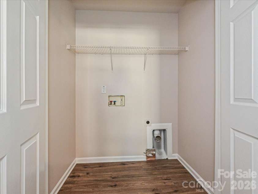 930 Wainwright Avenue, Charlotte, NC 28206.  MLS# CAR4424744, YatesRealty ID 17662. Laundry