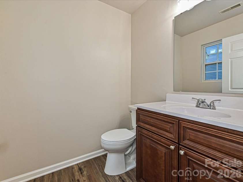 930 Wainwright Avenue, Charlotte, NC 28206.  MLS# CAR4424744, YatesRealty ID 17662. Primary Bath