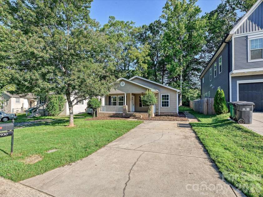 930 Wainwright Avenue, Charlotte, NC 28206.  MLS# CAR4424744, YatesRealty ID 17662. Welcome Home
