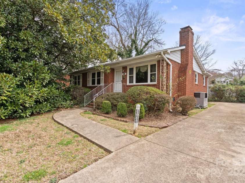 2922 Dunlavin Way, Charlotte, NC 28205.  MLS# CAR4234177, YatesRealty ID 17663. 
