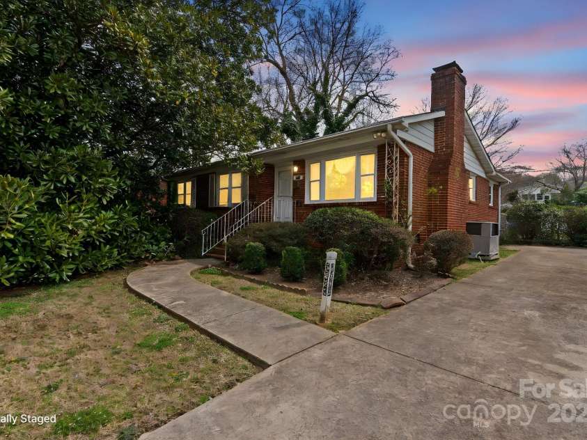 2922 Dunlavin Way, Charlotte, NC 28205.  MLS# CAR4234177, YatesRealty ID 17663. 