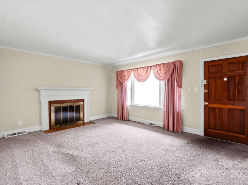 2922 Dunlavin Way, Charlotte, NC 28205.  MLS# CAR4234177, YatesRealty ID 17663. 