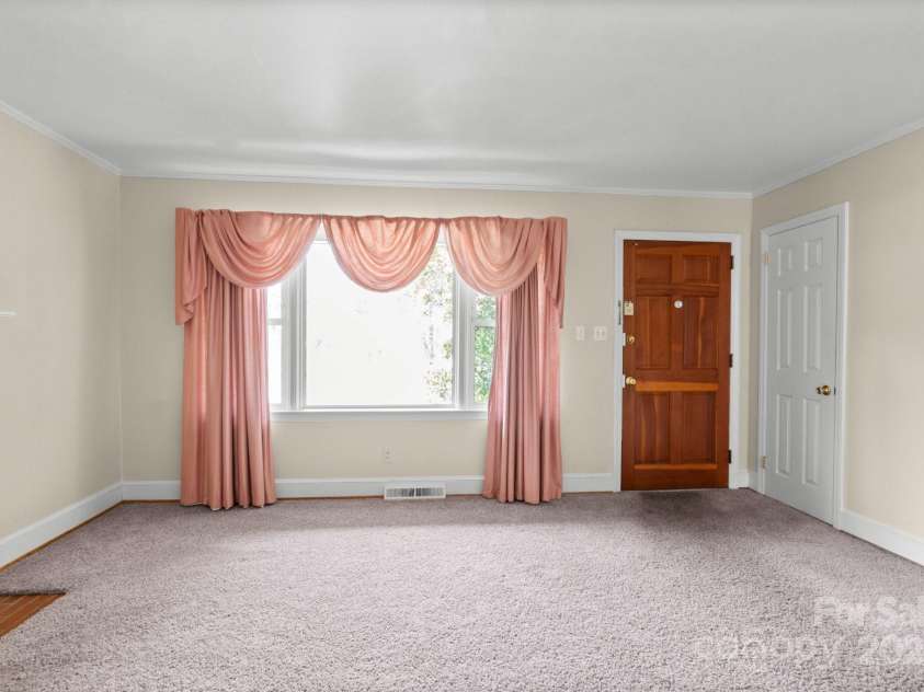 2922 Dunlavin Way, Charlotte, NC 28205.  MLS# CAR4234177, YatesRealty ID 17663. 