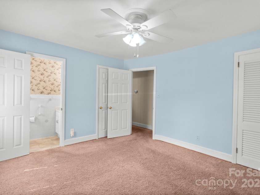 2922 Dunlavin Way, Charlotte, NC 28205.  MLS# CAR4234177, YatesRealty ID 17663. 