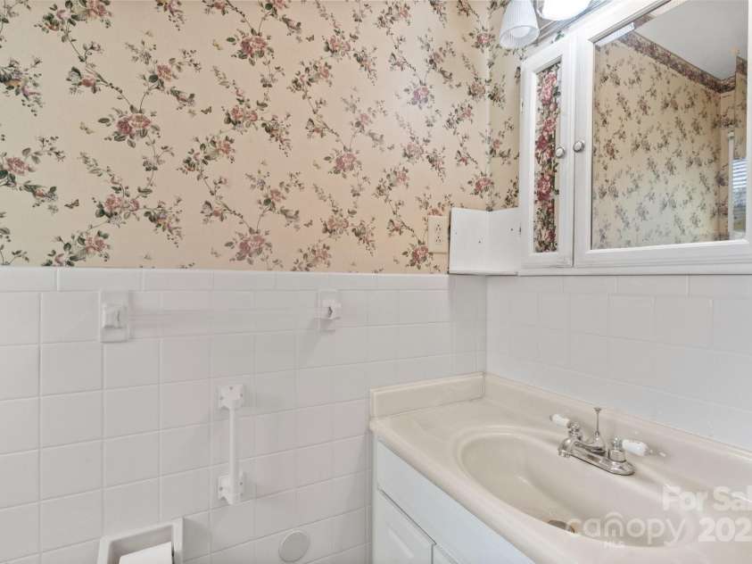 2922 Dunlavin Way, Charlotte, NC 28205.  MLS# CAR4234177, YatesRealty ID 17663. 