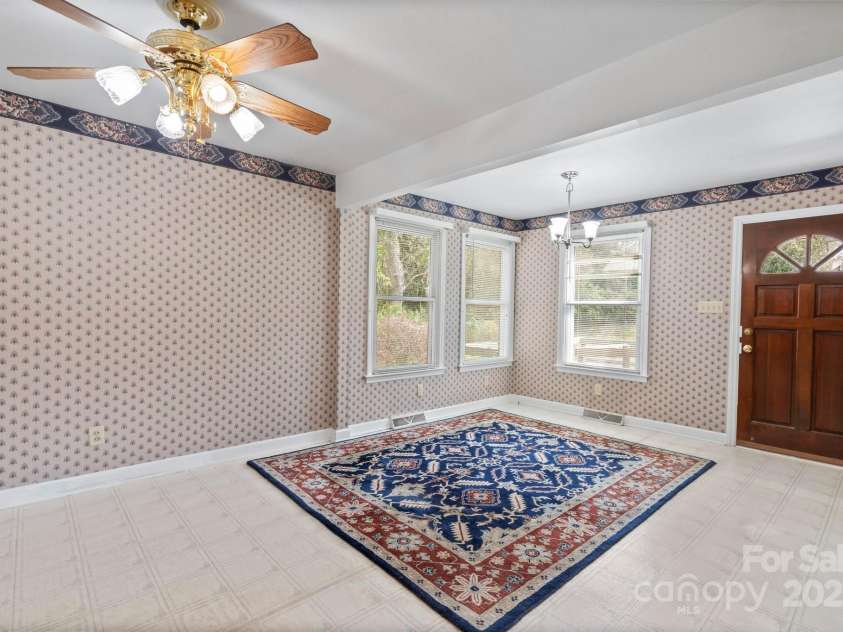 2922 Dunlavin Way, Charlotte, NC 28205.  MLS# CAR4234177, YatesRealty ID 17663. 