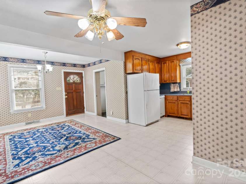 2922 Dunlavin Way, Charlotte, NC 28205.  MLS# CAR4234177, YatesRealty ID 17663. 