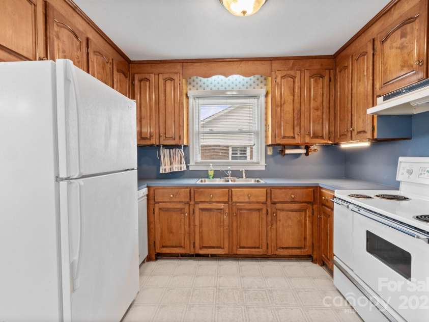 2922 Dunlavin Way, Charlotte, NC 28205.  MLS# CAR4234177, YatesRealty ID 17663. 