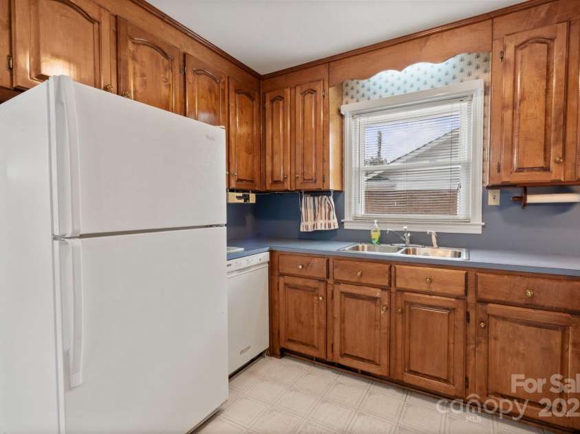 2922 Dunlavin Way, Charlotte, NC 28205.  MLS# CAR4234177, YatesRealty ID 17663. 