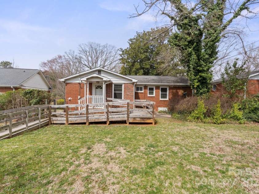 2922 Dunlavin Way, Charlotte, NC 28205.  MLS# CAR4234177, YatesRealty ID 17663. 
