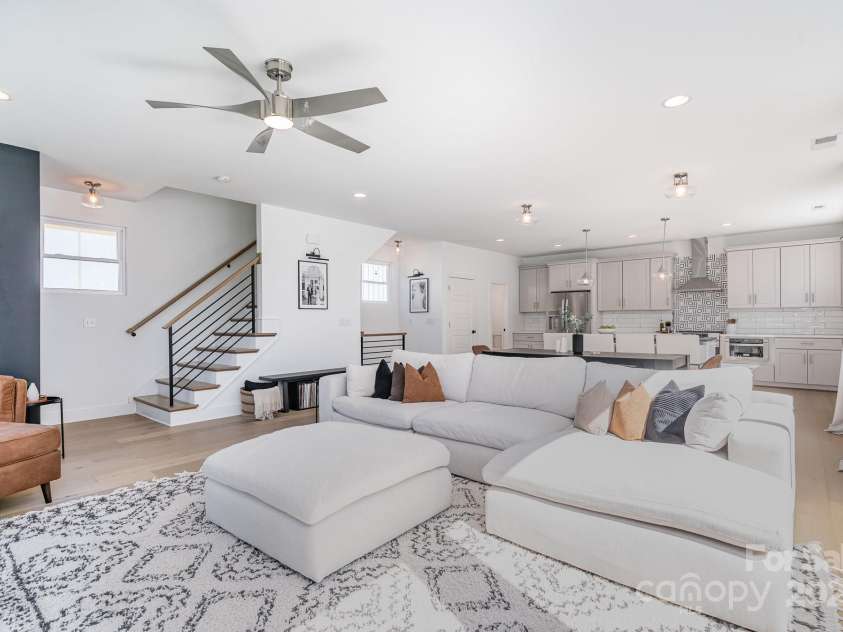 302 Wesley Heights Way, Charlotte, NC 28208.  MLS# CAR4249828, YatesRealty ID 17664. 
