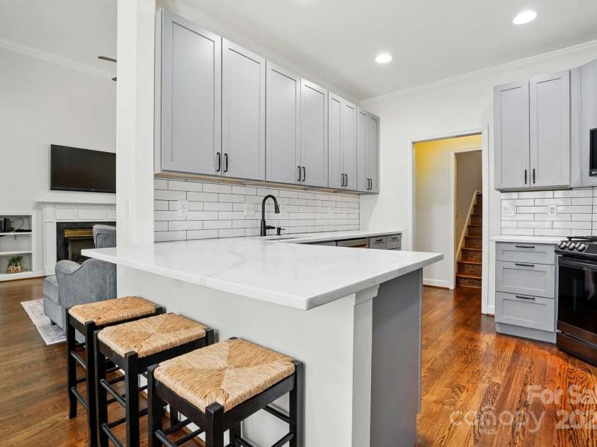 530 Dovefield Drive, Indian Trail, NC 28079.  MLS# CAR4246634, YatesRealty ID 17665. Remodeled Kitchen