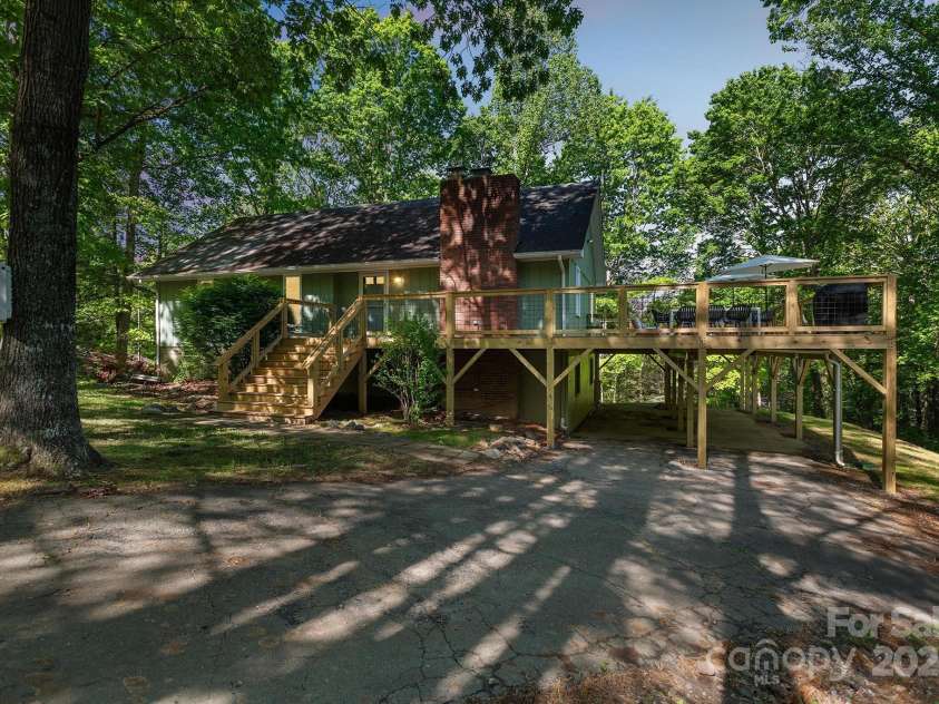52 Reynolda Drive, Asheville, NC 28803.  MLS# CAR4256473, YatesRealty ID 17666. 