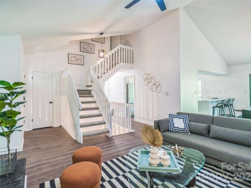 52 Reynolda Drive, Asheville, NC 28803.  MLS# CAR4256473, YatesRealty ID 17666. 