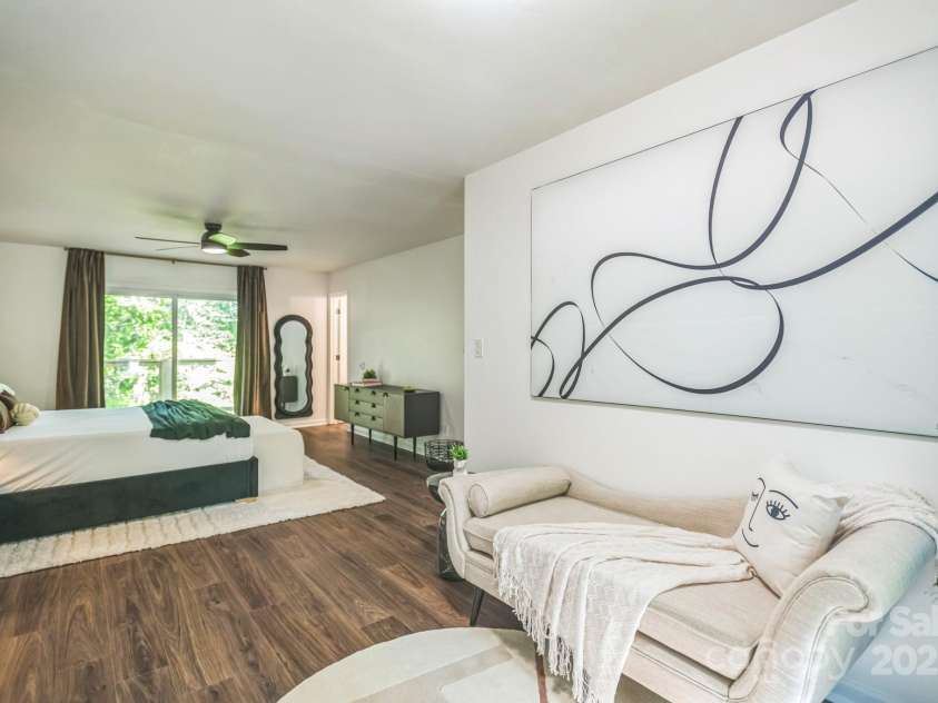 52 Reynolda Drive, Asheville, NC 28803.  MLS# CAR4256473, YatesRealty ID 17666. 