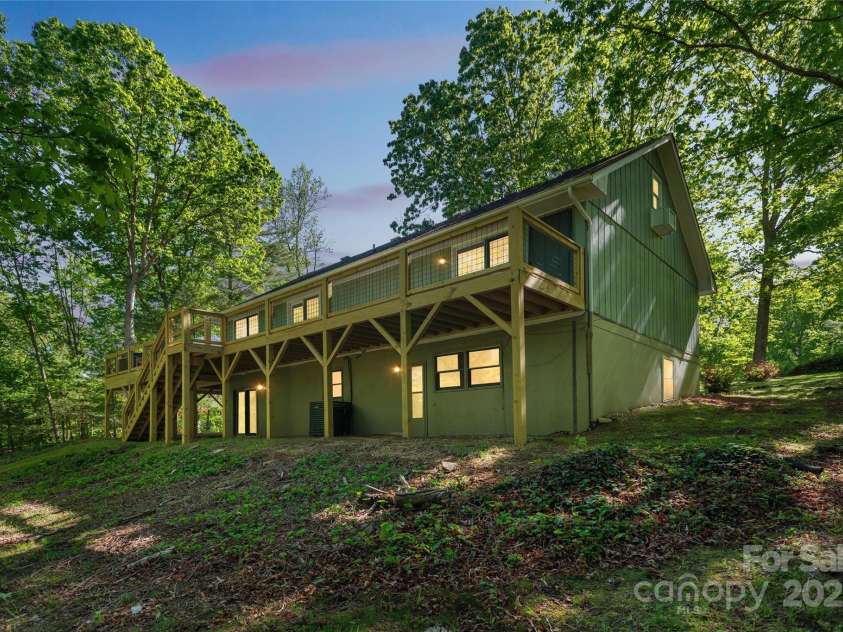 52 Reynolda Drive, Asheville, NC 28803.  MLS# CAR4256473, YatesRealty ID 17666. 
