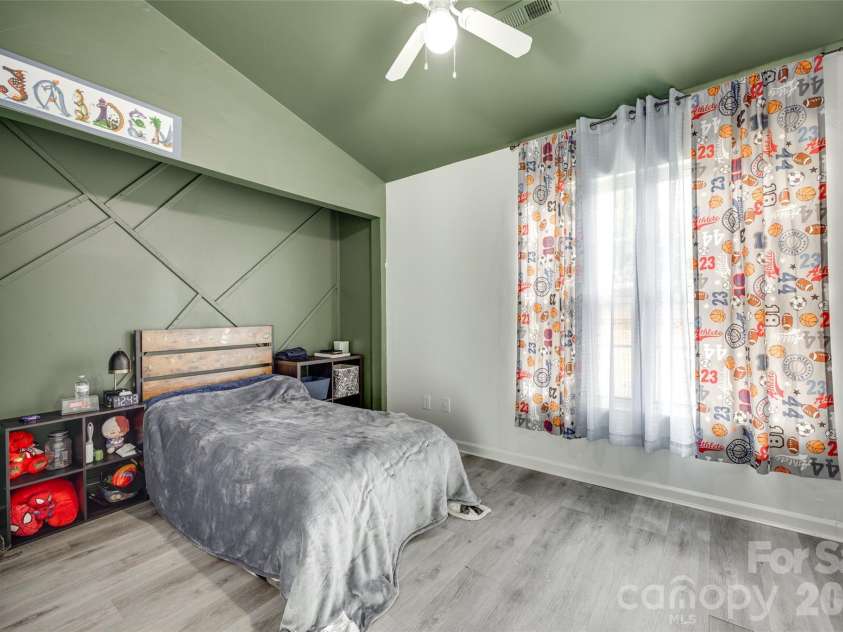 7442 Crestside Lane, Charlotte, NC 28227.  MLS# CAR4373229, YatesRealty ID 17666. 2nd bedroom facing Backyard