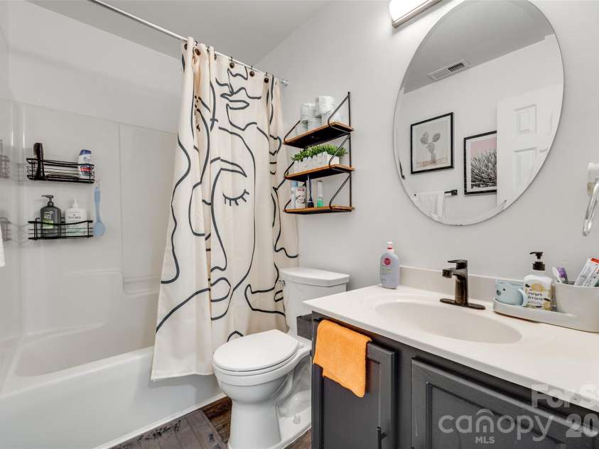 7442 Crestside Lane, Charlotte, NC 28227.  MLS# CAR4373229, YatesRealty ID 17666. Hallway bath