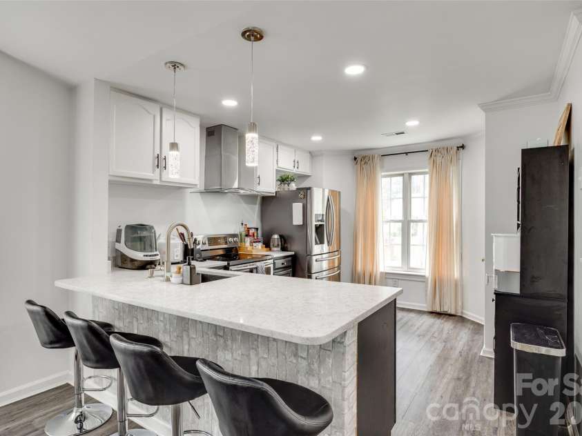 7442 Crestside Lane, Charlotte, NC 28227.  MLS# CAR4373229, YatesRealty ID 17666. Large quartz countertops
