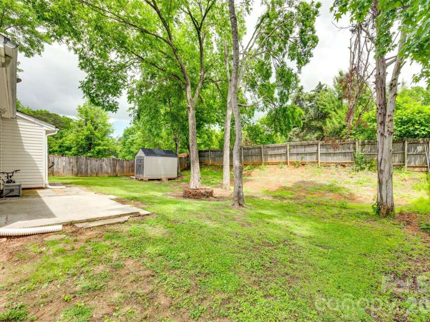 7442 Crestside Lane, Charlotte, NC 28227.  MLS# CAR4373229, YatesRealty ID 17666. Spacious Backyard