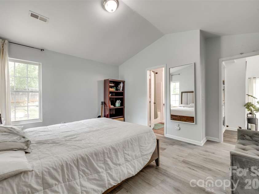 7442 Crestside Lane, Charlotte, NC 28227.  MLS# CAR4373229, YatesRealty ID 17666. Vaulted ceilings