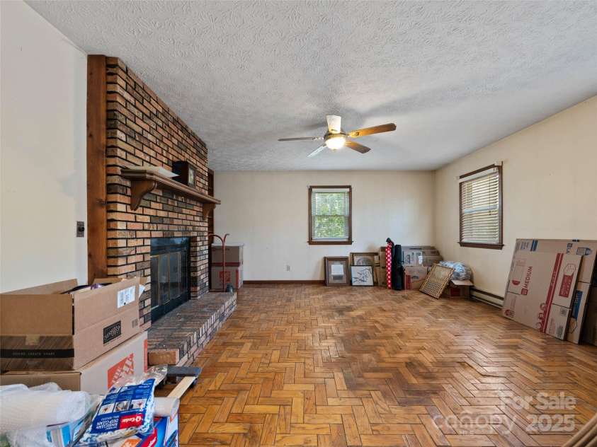 23 Keeneland Drive, Hendersonville, NC 28792.  MLS# CAR4235289, YatesRealty ID 17668. 