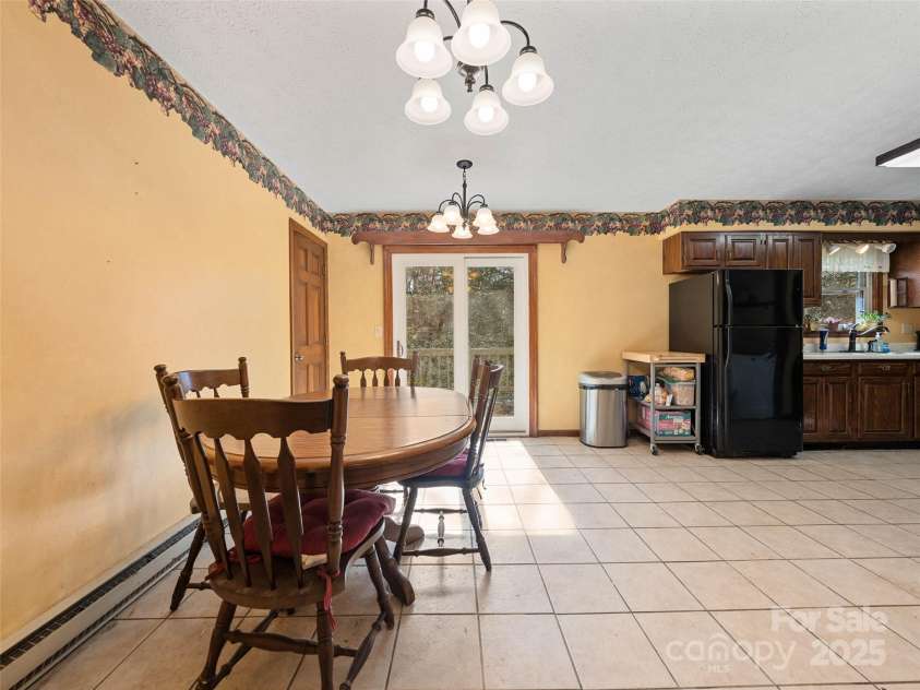 23 Keeneland Drive, Hendersonville, NC 28792.  MLS# CAR4235289, YatesRealty ID 17668. 