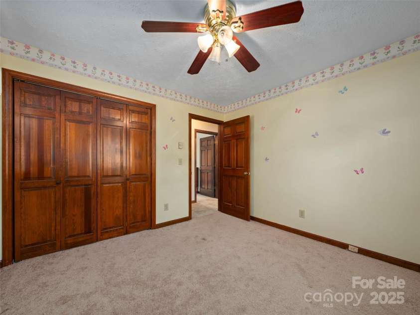 23 Keeneland Drive, Hendersonville, NC 28792.  MLS# CAR4235289, YatesRealty ID 17668. 