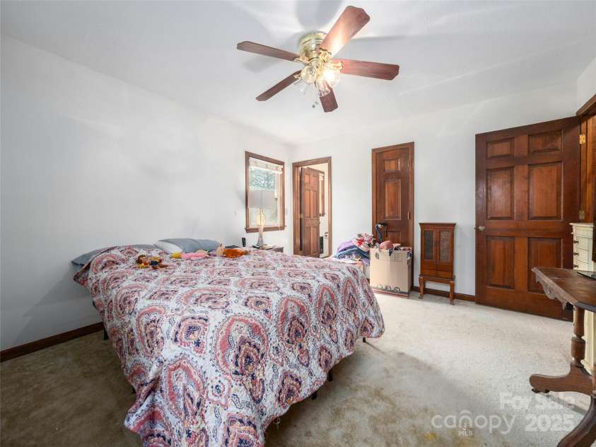 23 Keeneland Drive, Hendersonville, NC 28792.  MLS# CAR4235289, YatesRealty ID 17668. 