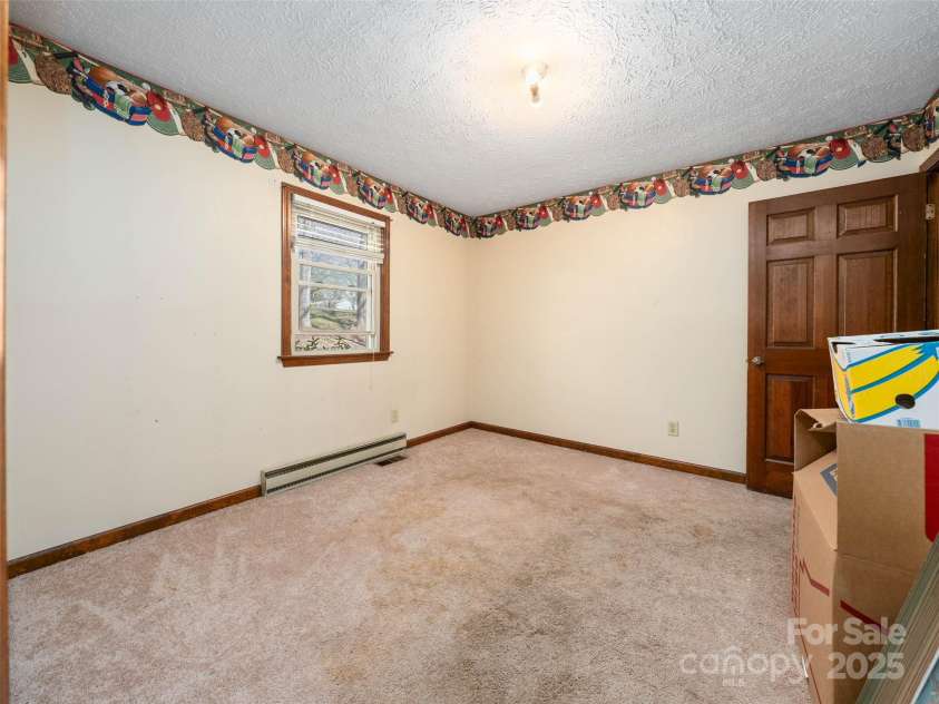 23 Keeneland Drive, Hendersonville, NC 28792.  MLS# CAR4235289, YatesRealty ID 17668. 