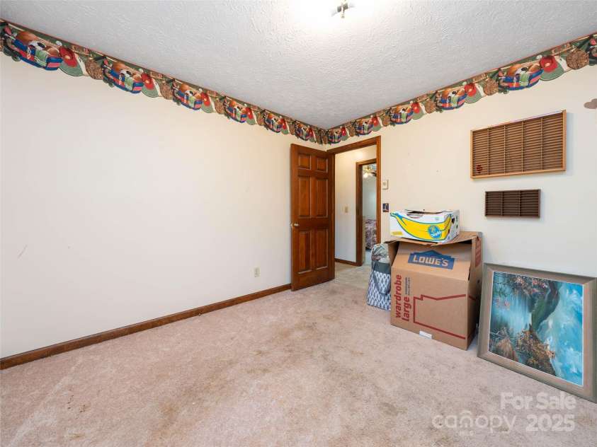 23 Keeneland Drive, Hendersonville, NC 28792.  MLS# CAR4235289, YatesRealty ID 17668. 