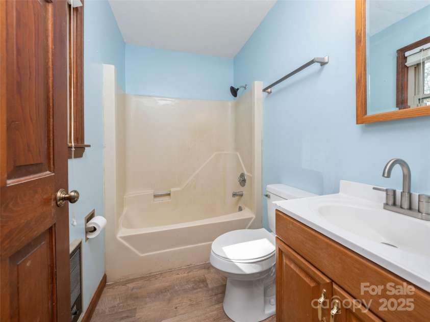 23 Keeneland Drive, Hendersonville, NC 28792.  MLS# CAR4235289, YatesRealty ID 17668. 