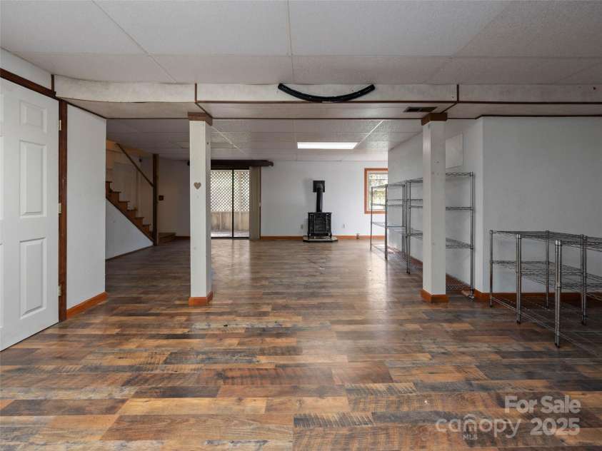 23 Keeneland Drive, Hendersonville, NC 28792.  MLS# CAR4235289, YatesRealty ID 17668. 