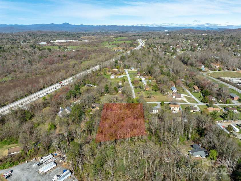 23 Keeneland Drive, Hendersonville, NC 28792.  MLS# CAR4235289, YatesRealty ID 17668. 