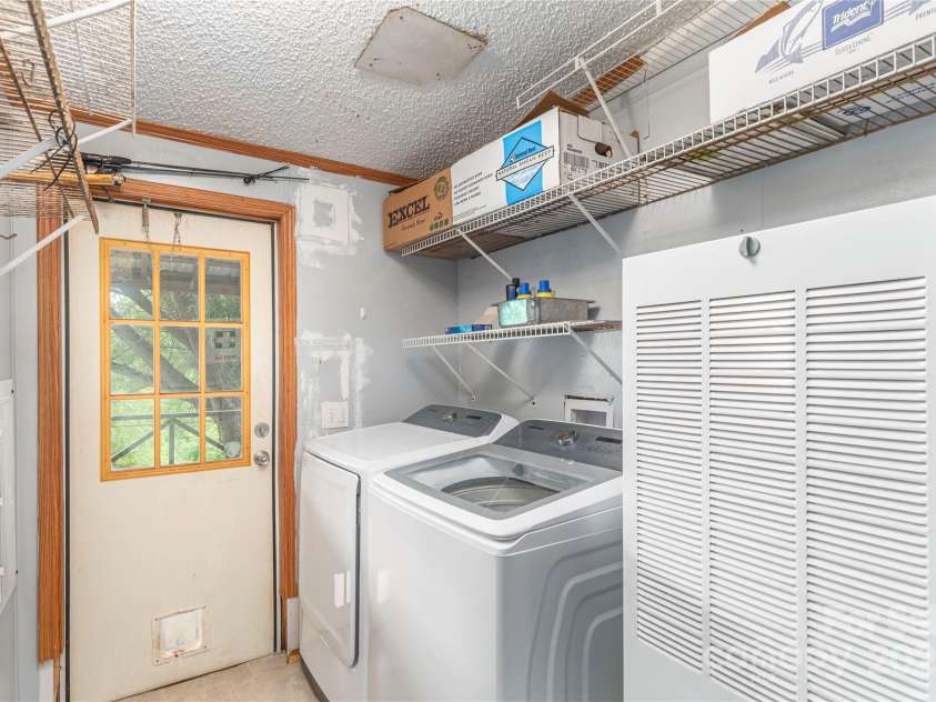 495 Courtney Lane, Canton, NC 28716.  MLS# CAR4274187, YatesRealty ID 1767. 