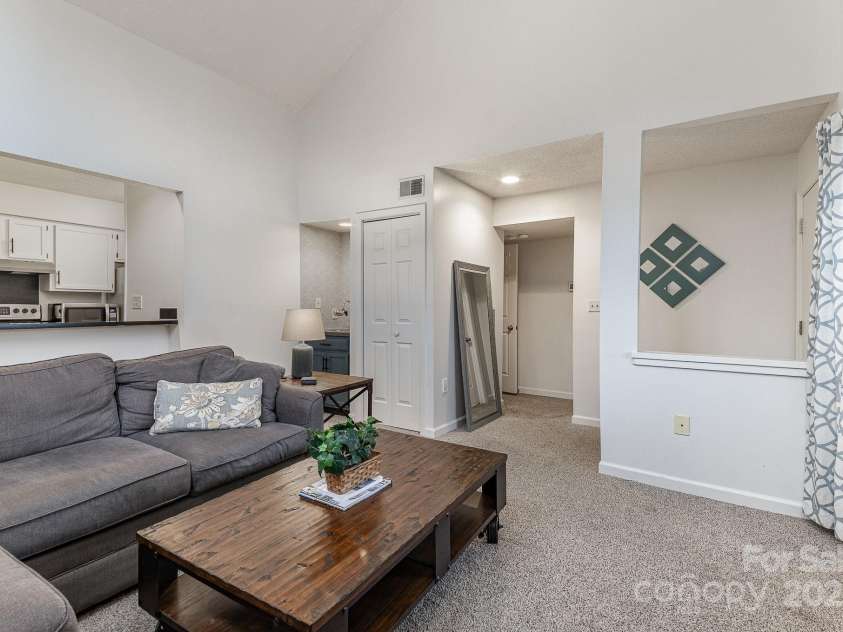 421 Church Street, Charlotte, NC 28202.  MLS# CAR4212424, YatesRealty ID 17670. 