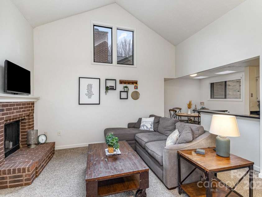 421 Church Street, Charlotte, NC 28202.  MLS# CAR4212424, YatesRealty ID 17670. Vaulted ceilings!