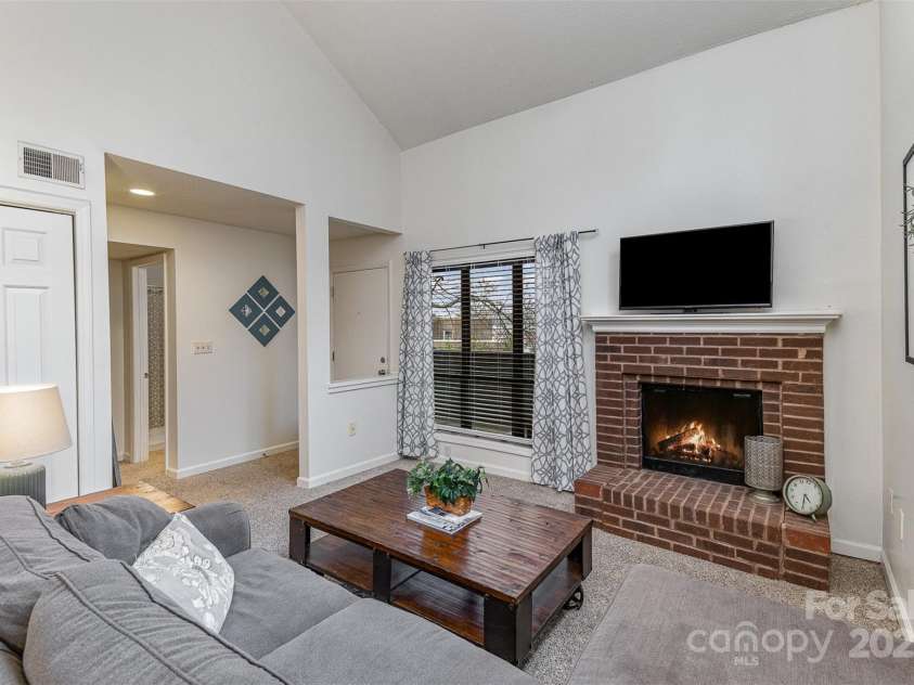 421 Church Street, Charlotte, NC 28202.  MLS# CAR4299401, YatesRealty ID 17670. 