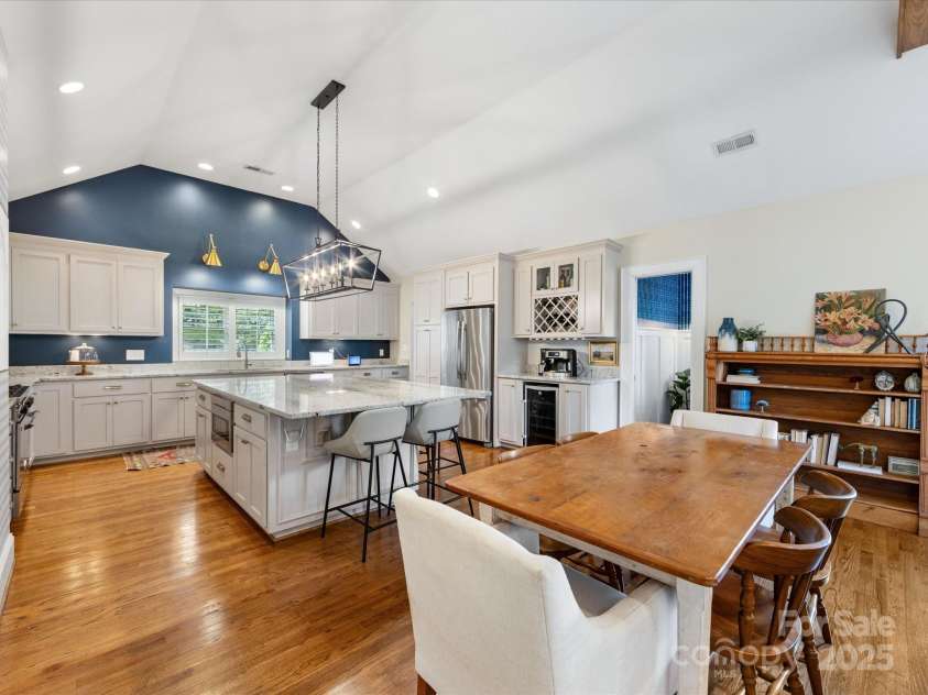 2112 Chatham Avenue, Charlotte, NC 28205.  MLS# CAR4264163, YatesRealty ID 17672. 